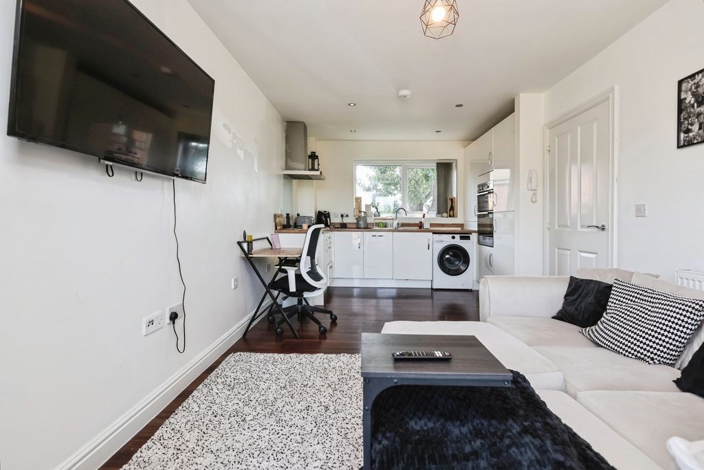 Property photo 3 of 19 Pbox-Img.Jpg