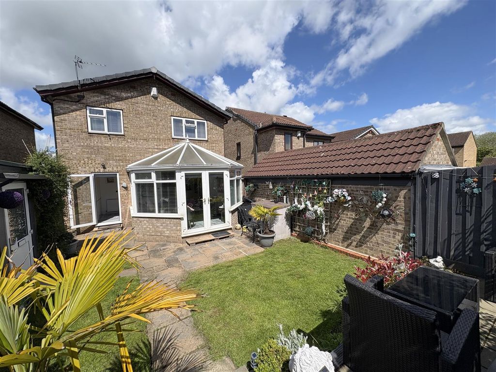 Property photo 2 of 21 Externally