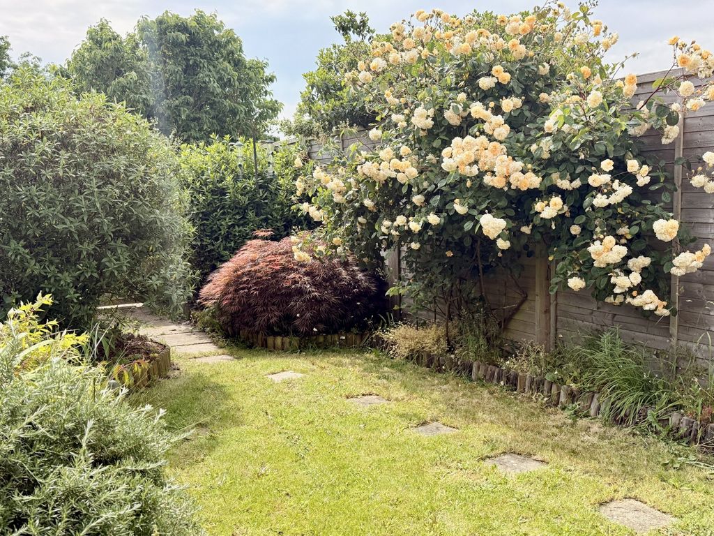Property photo 2 of 20 Garden