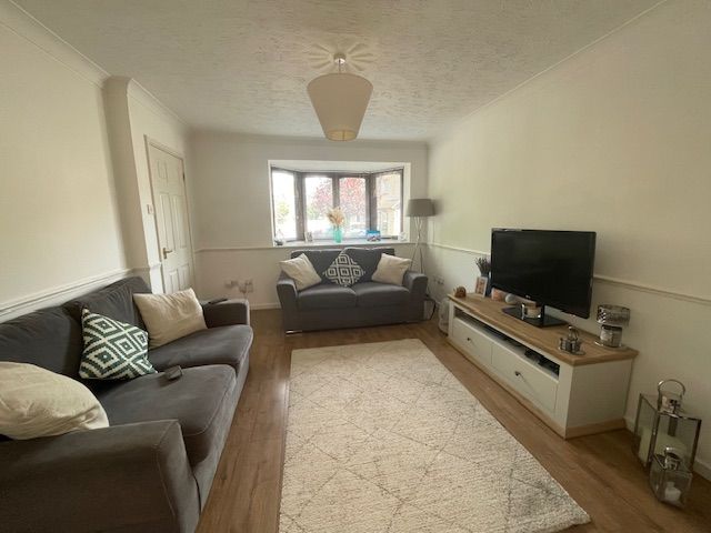 Property photo 2 of 7 Living Room