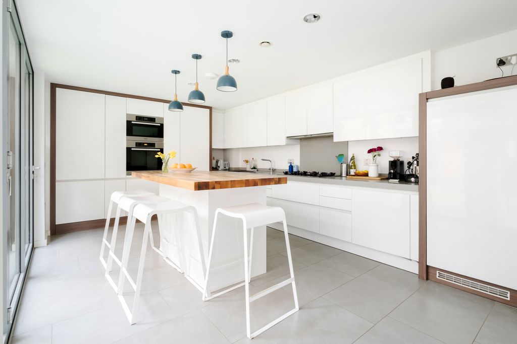 Property photo 2 of 25