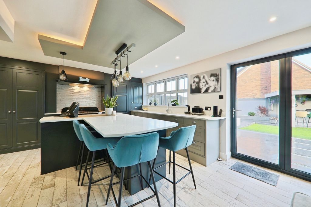 Property photo 2 of 21 4690167