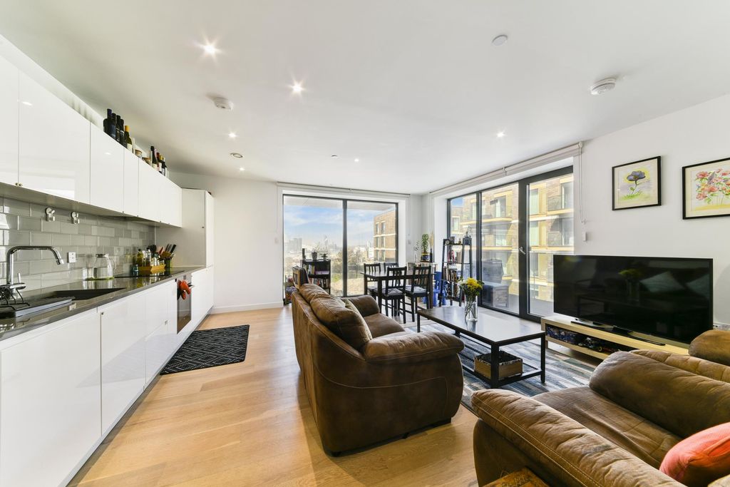 Property photo 3 of 12