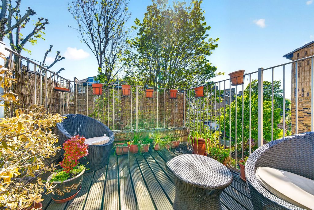 Property photo 2 of 19