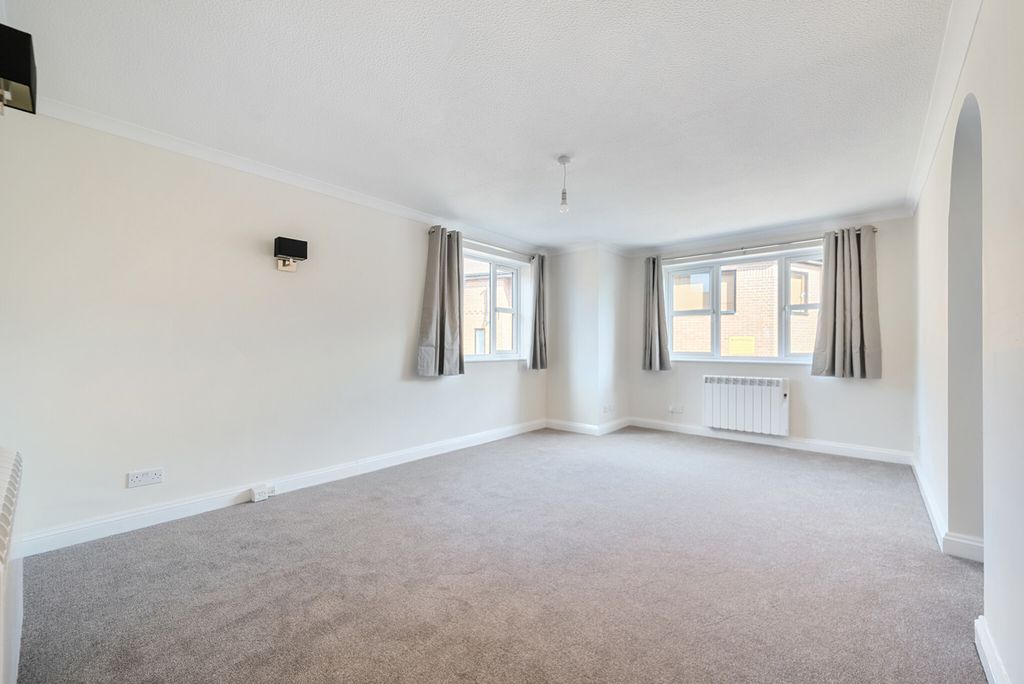 Property photo 2 of 20 1324275-7-687E051...