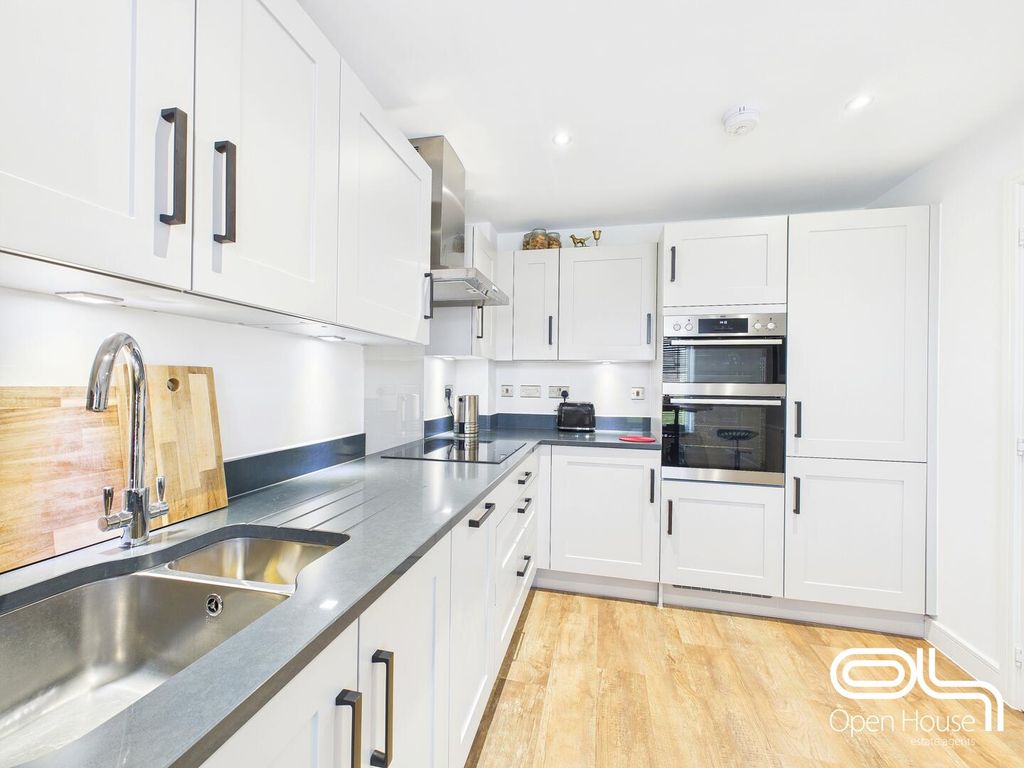 Property photo 2 of 16 Kitchen