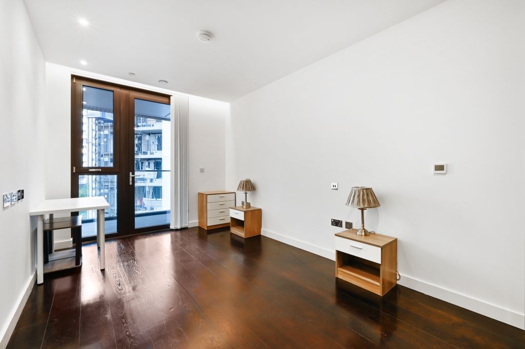 Property photo 3 of 12 Haines House, 25-3