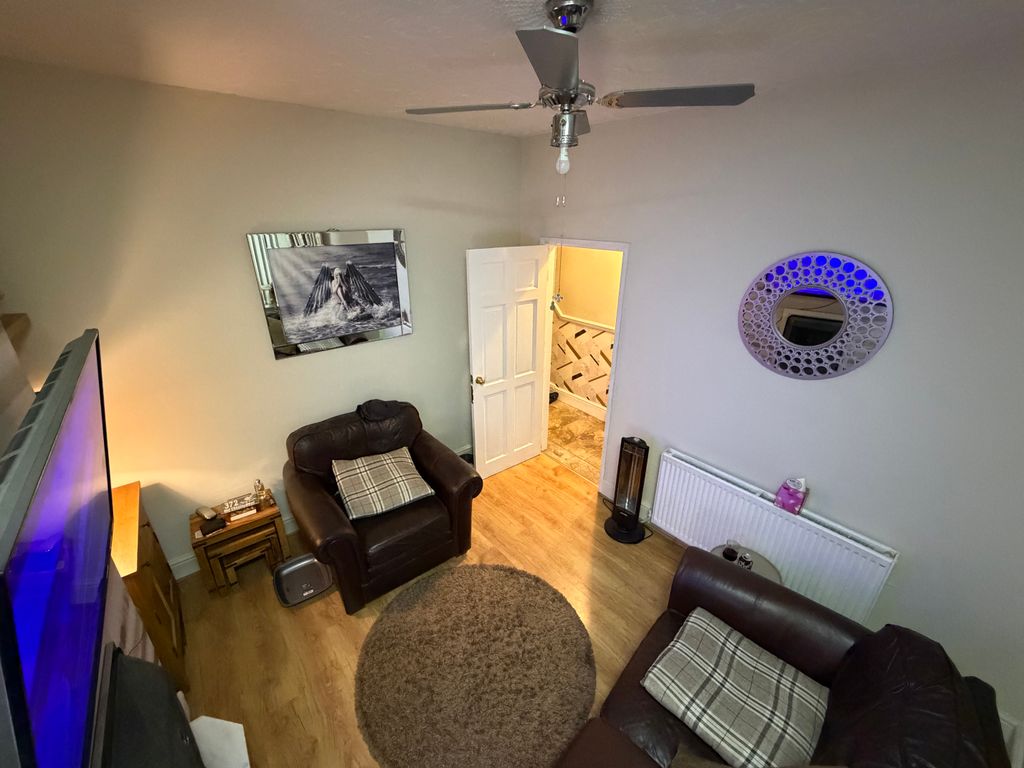 Property photo 2 of 31