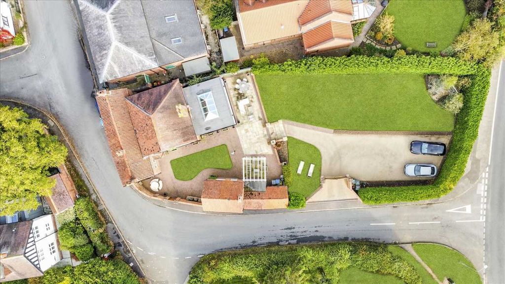 Property photo 3 of 33