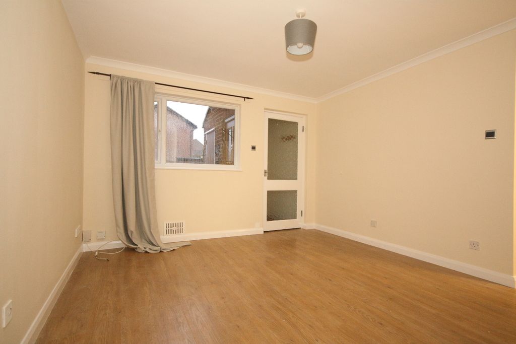 Property photo 2 of 6 Living Room