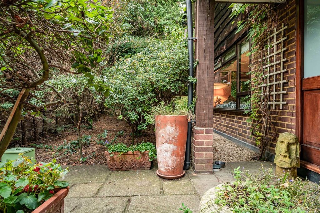 Additional image 41 of 4 bed detached house for saleCastleleigh Court, Enfield EN2
