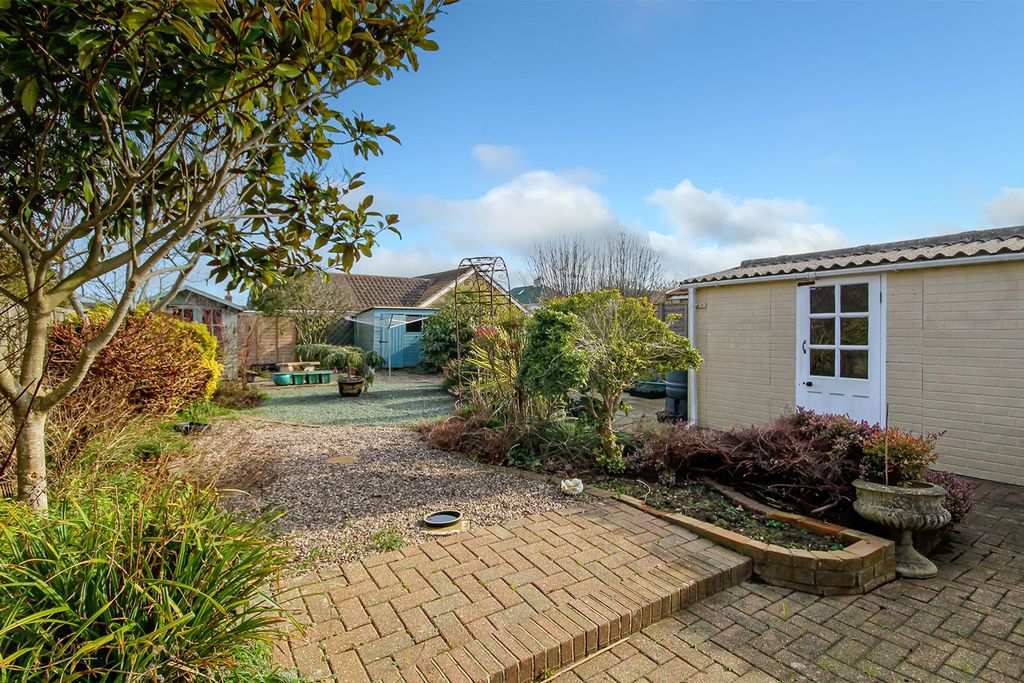 Property photo 3 of 12 Garden