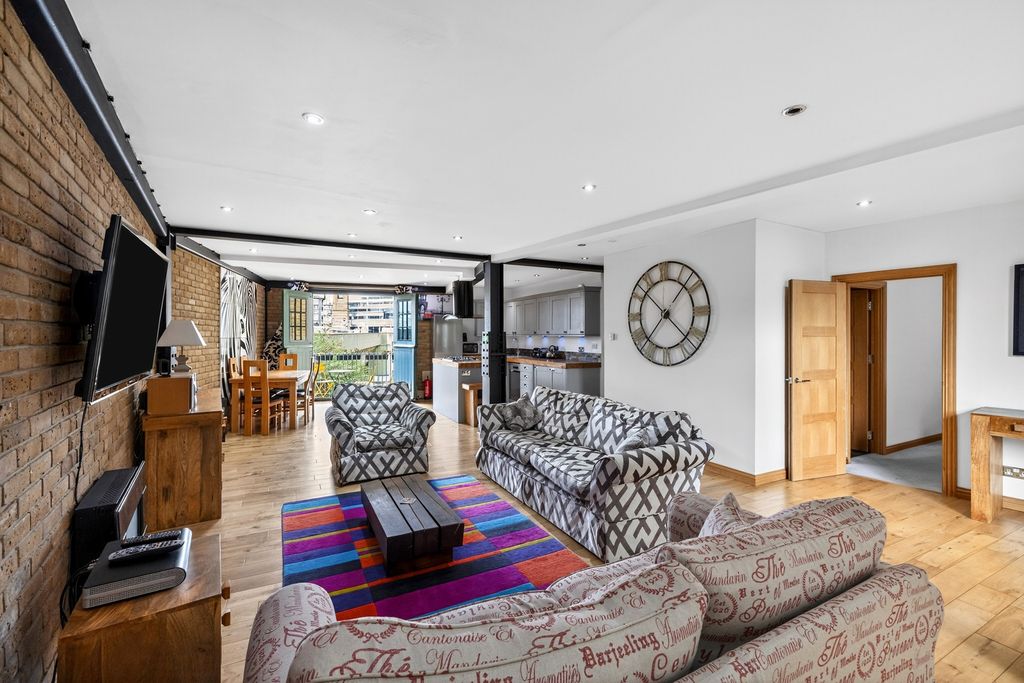 Property photo 1 of 20 Reception Room