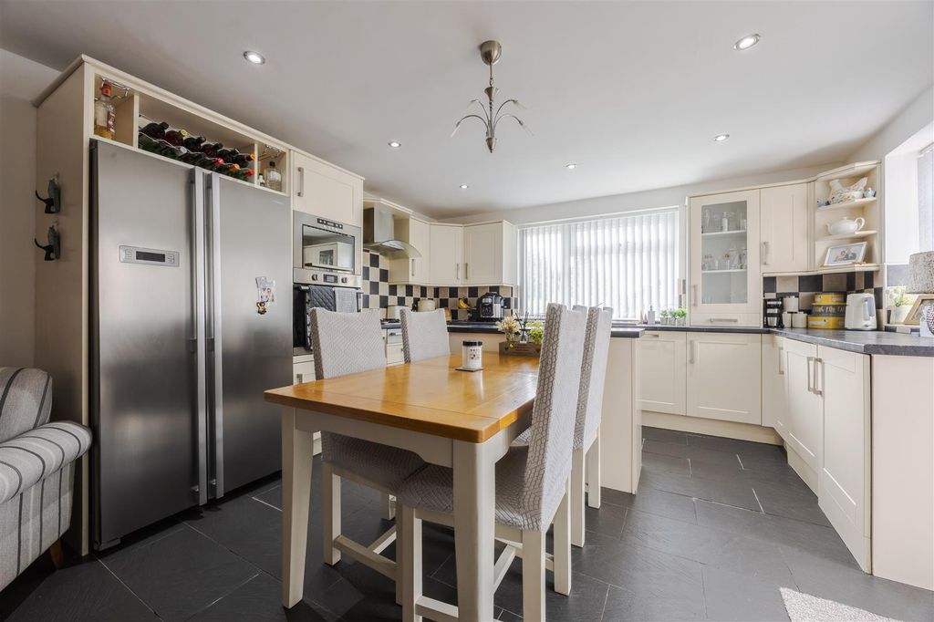 Property photo 2 of 20 Living Kitchen Diner