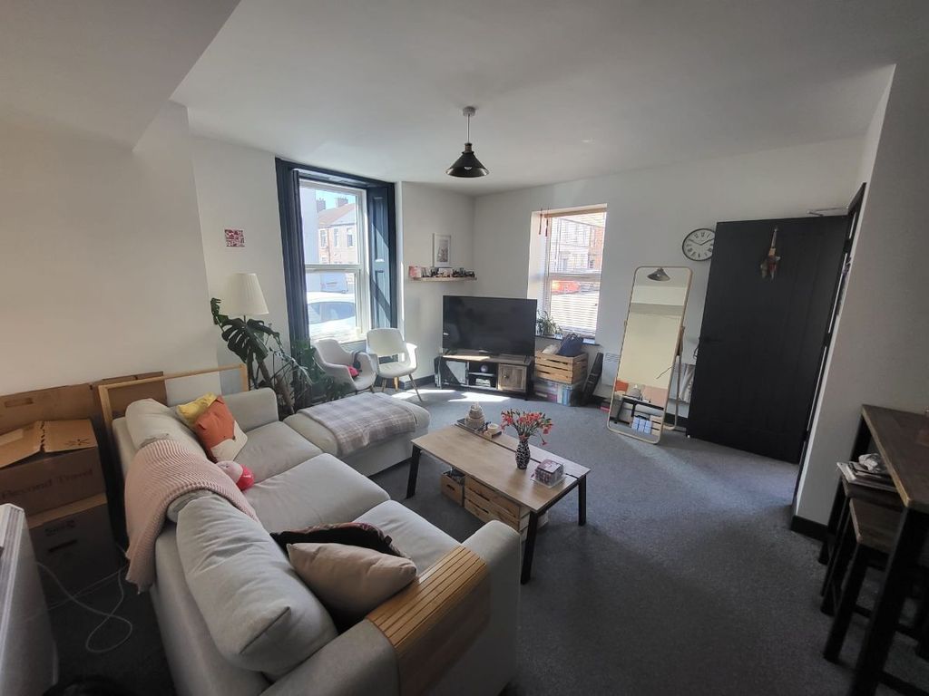 Property photo 2 of 8