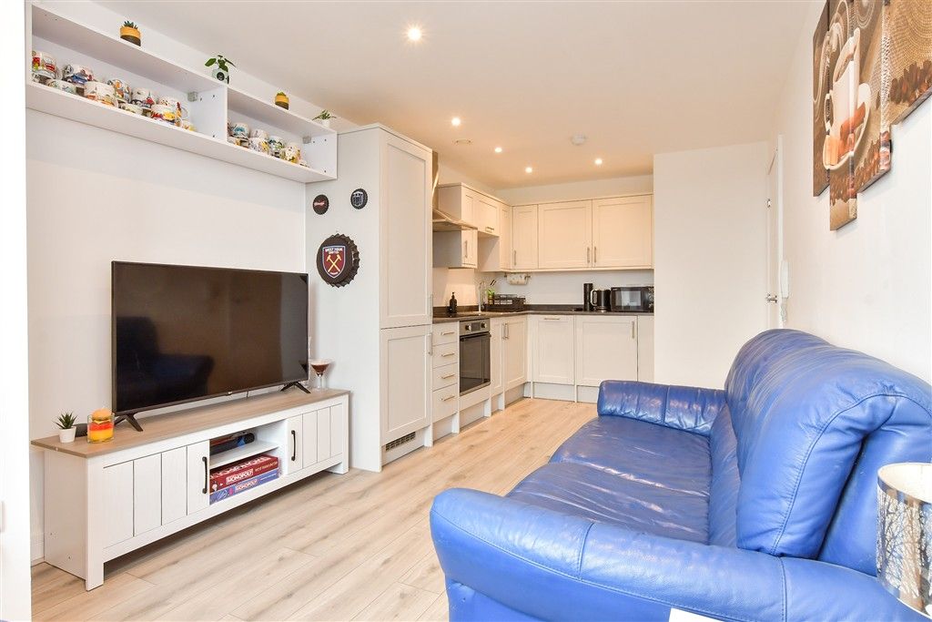 Property photo 2 of 8 Kitchen/ Lounge/ Diner