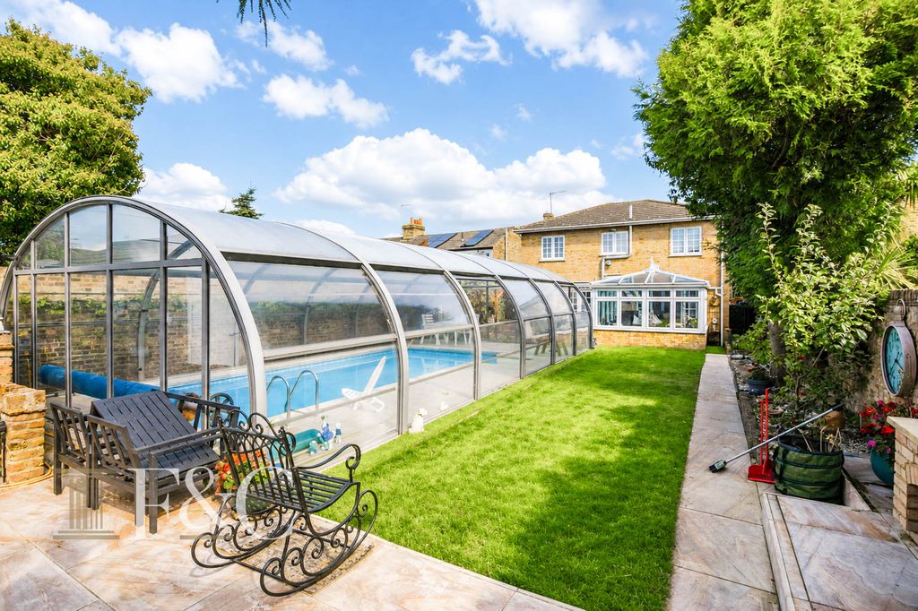 Property photo 2 of 22 178F60B1-2cd0-44A6-8c13-724d05Eb9bae