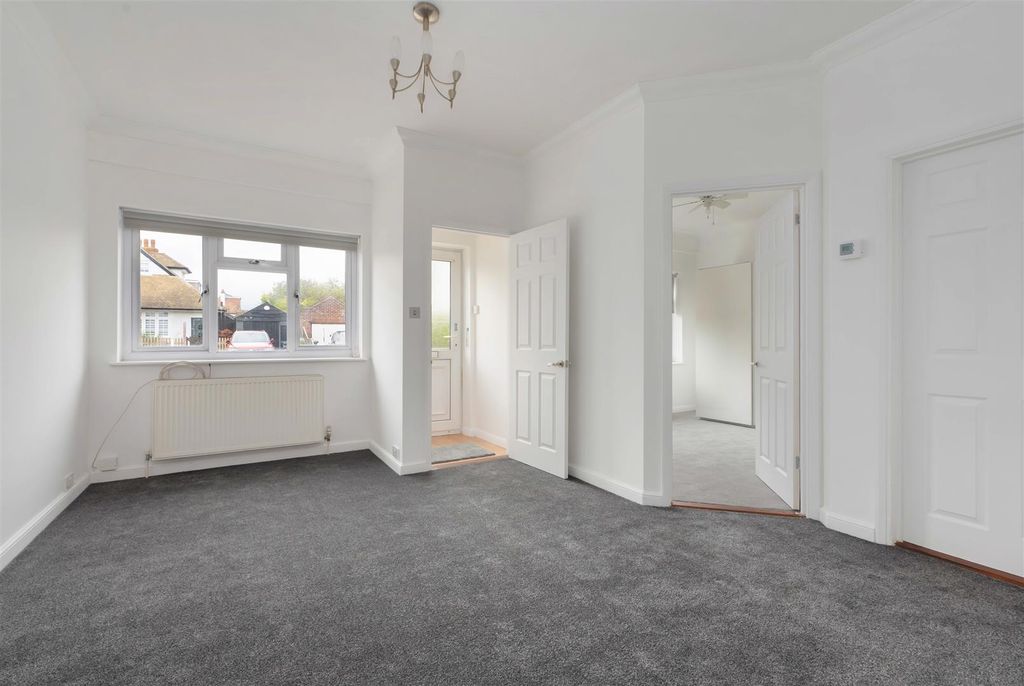 Property photo 2 of 13 Tankerton Road, Tankerton, Whitstable