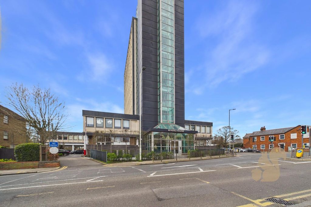 Property photo 2 of 9 Cam01814G0-Pr0084-Still010.Jpg