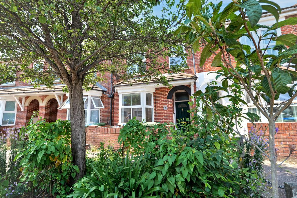 Property photo 1 of 20 29 Radcliffe Road, Southampton, Hampshire, So14 0Ph