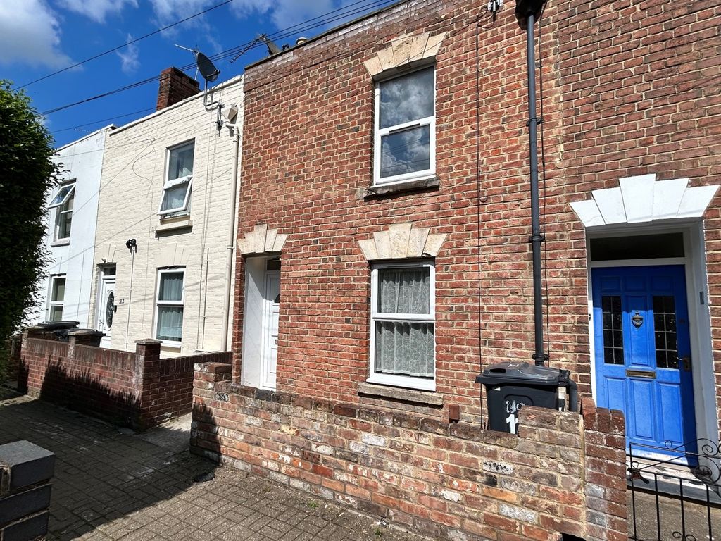 Property photo 1 of 7 11 Oxford Terrace - Front