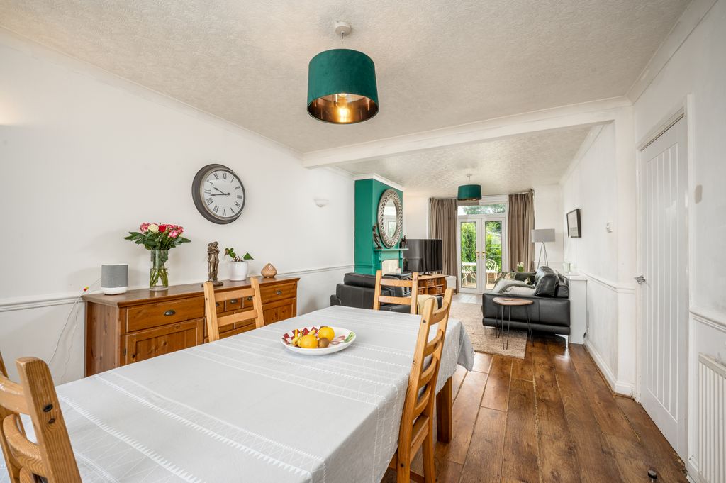 Property photo 3 of 27 08