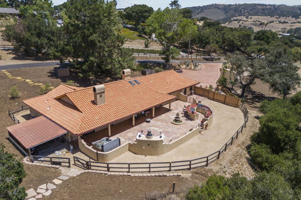 Property photo 3 of 10 <Alttext/>