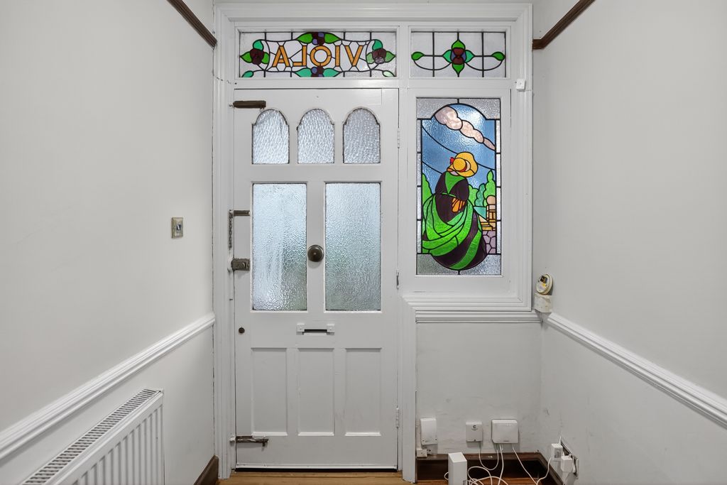 Property photo 3 of 27