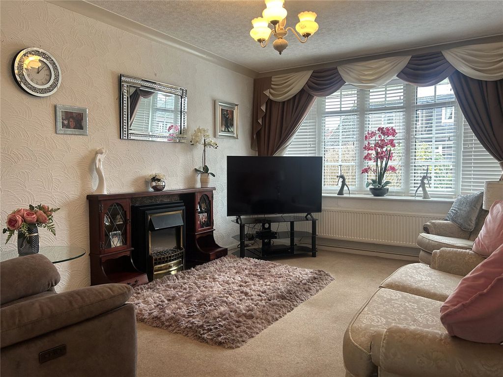 Property photo 2 of 14 Lounge