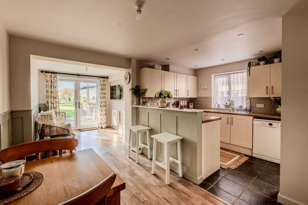 Property photo 3 of 24