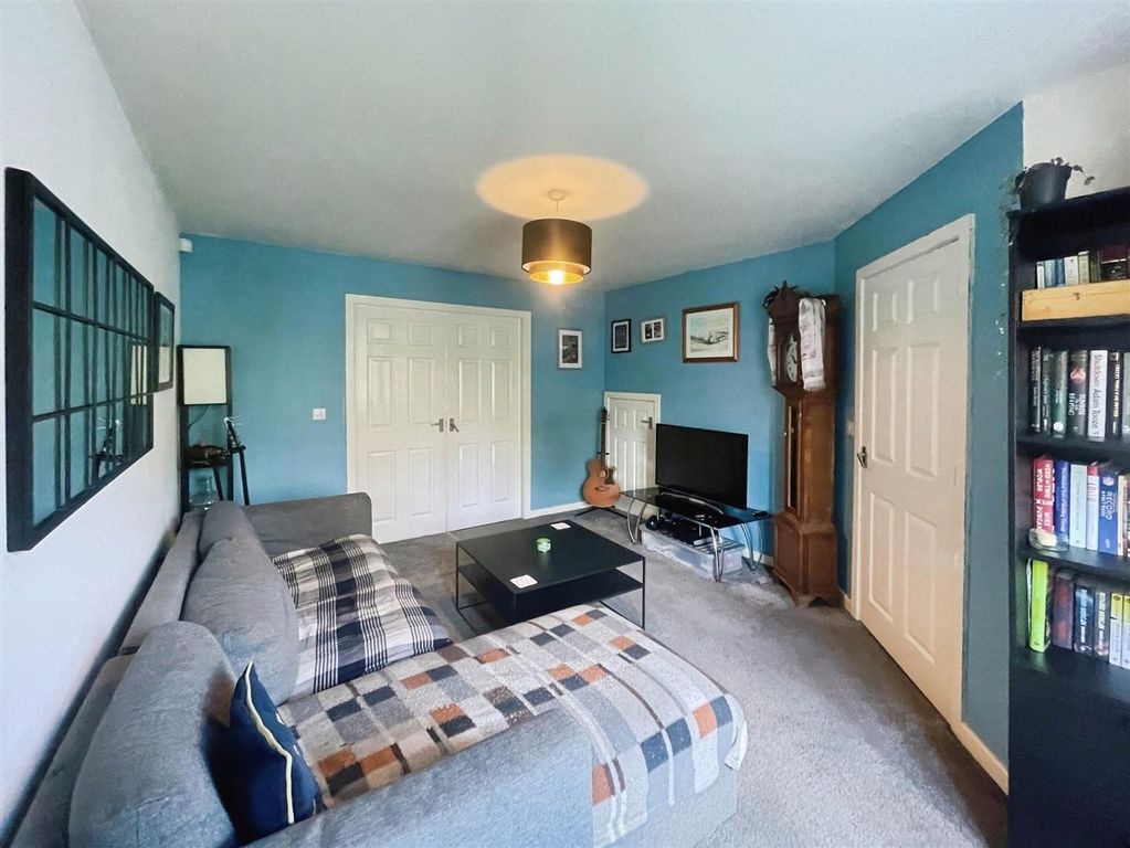 Property photo 3 of 17 Living Room