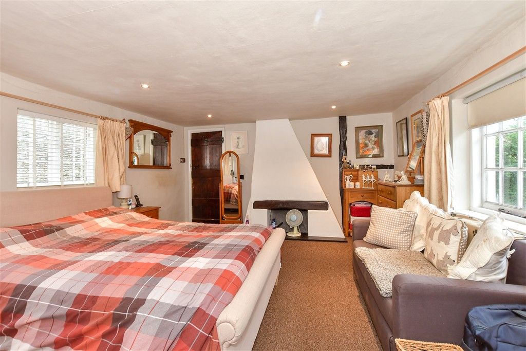 Property photo 2 of 11 Bedroom 1
