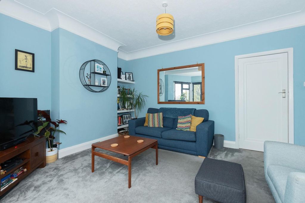 Property photo 3 of 19 Mornington Mansions_2.Jpg