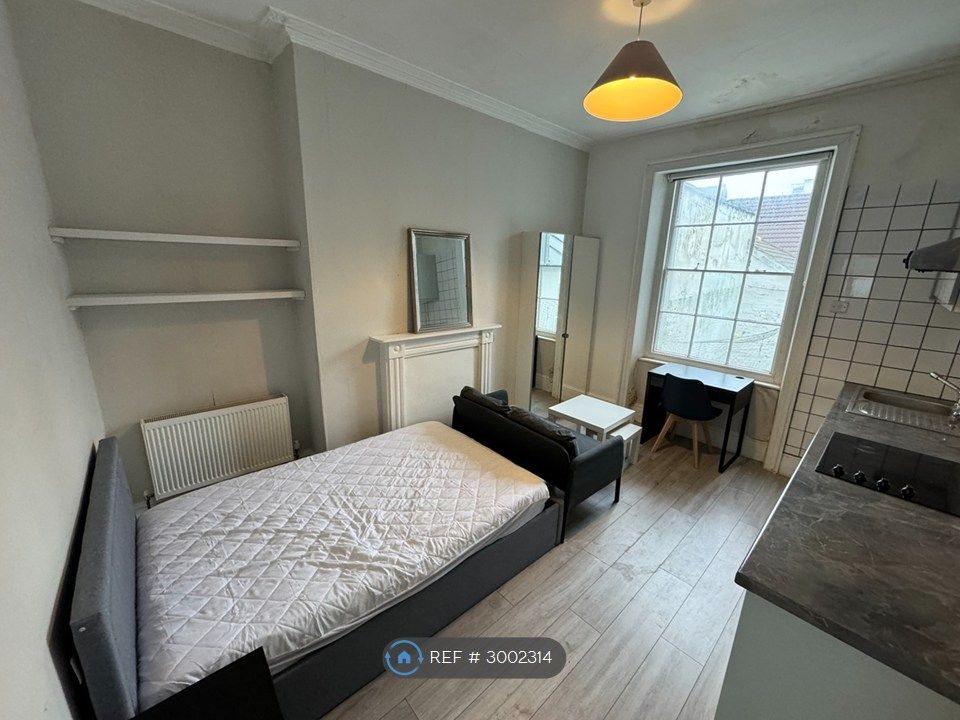 Property photo 2 of 8