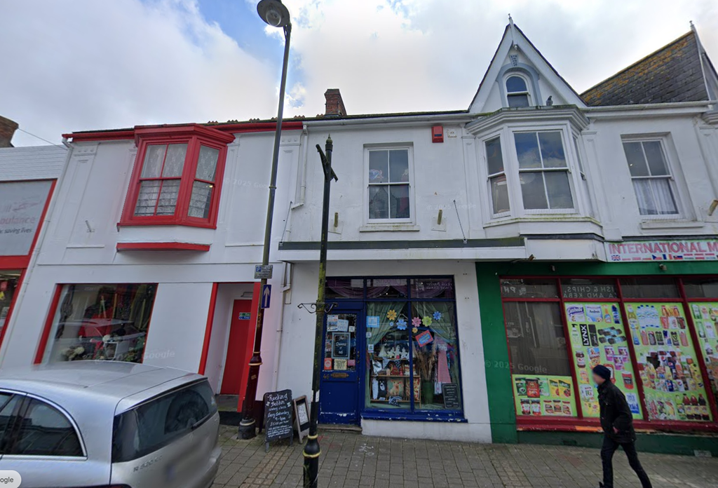 Property photo 1 of 6