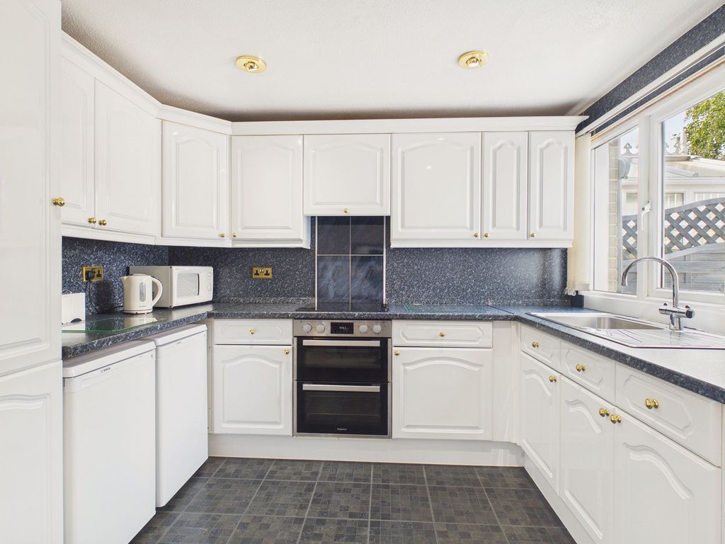 Property photo 2 of 12 Kitchen