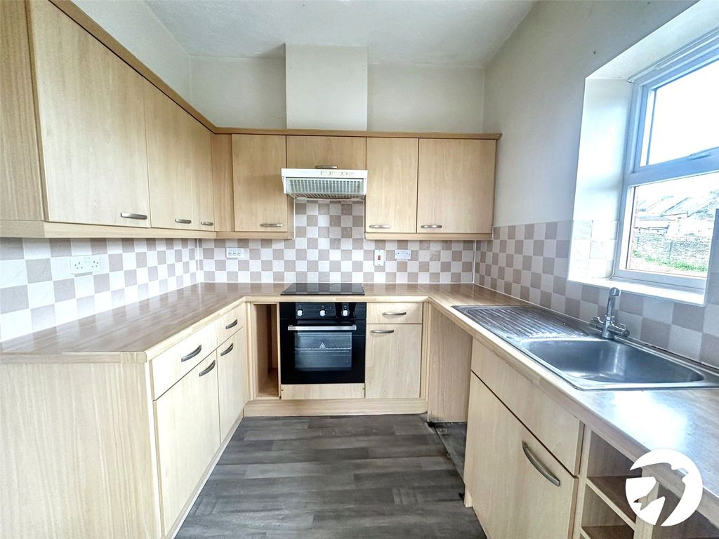 Property photo 2 of 7 Kitchen