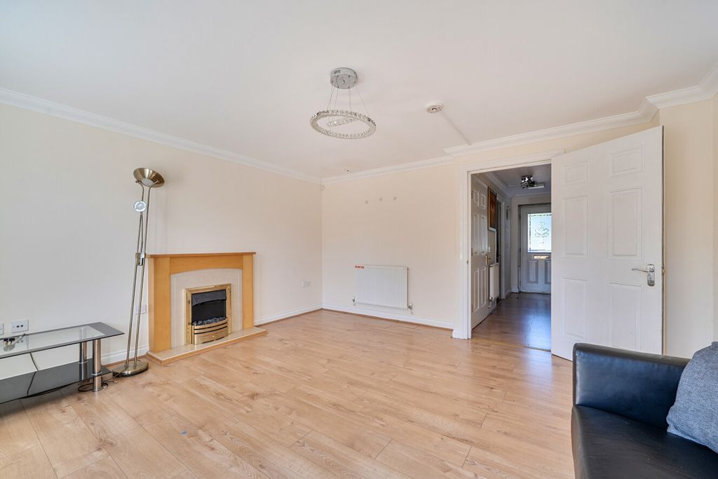 Property photo 2 of 11 1498149-33-6A67d5...
