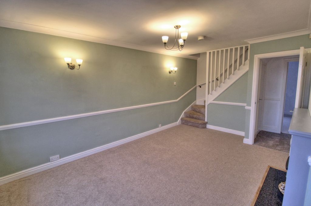 Property photo 3 of 23 Lounge