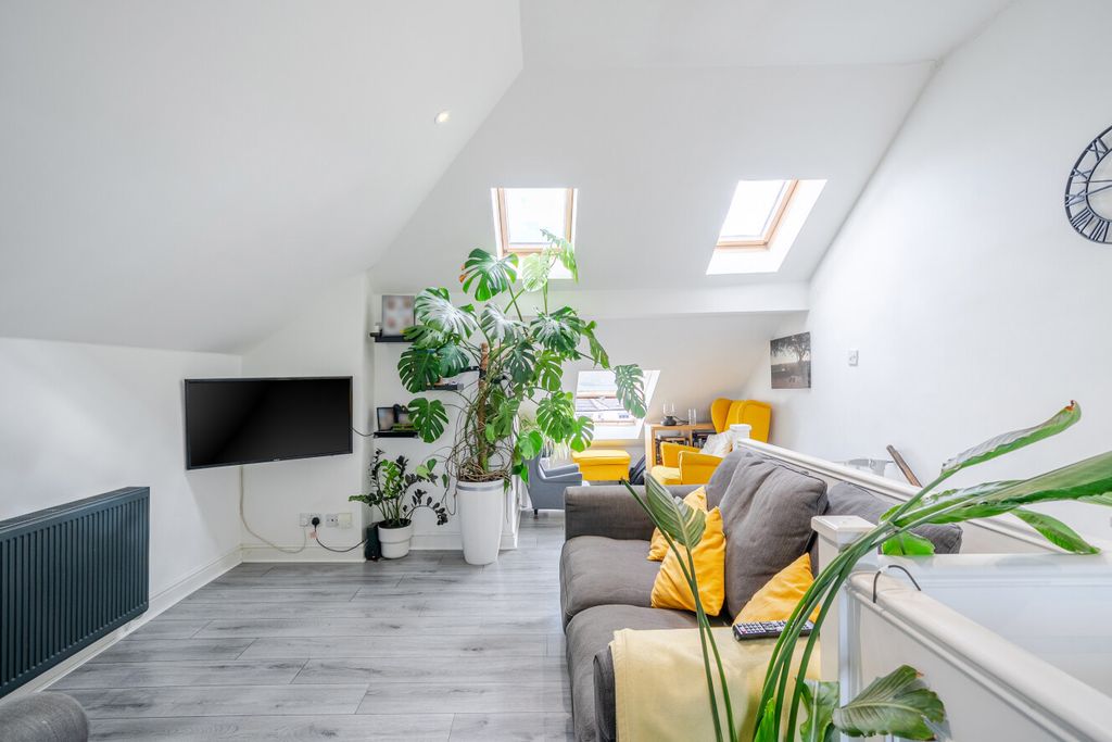 Property photo 3 of 10 1521677-4-1A0Aa84...