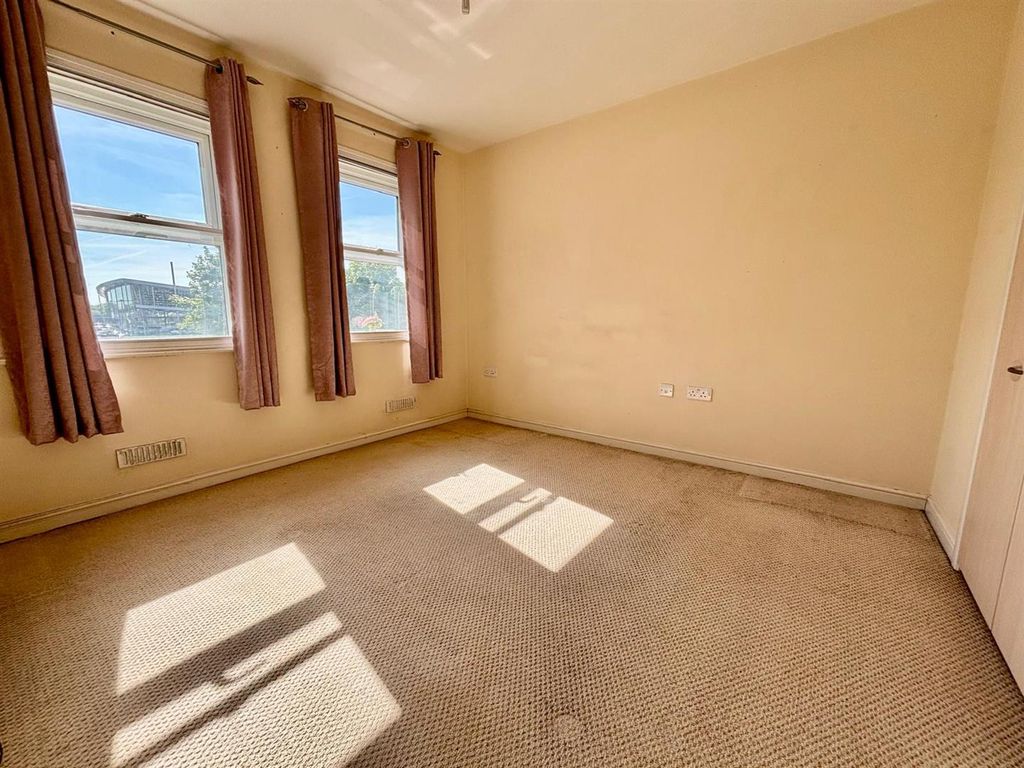 2 bed flat for saleWhitehall Croft, Lower Wortley Leeds LS12 photo 5