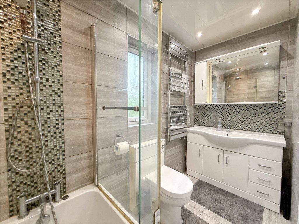 Property photo 3 of 13 Bathroom