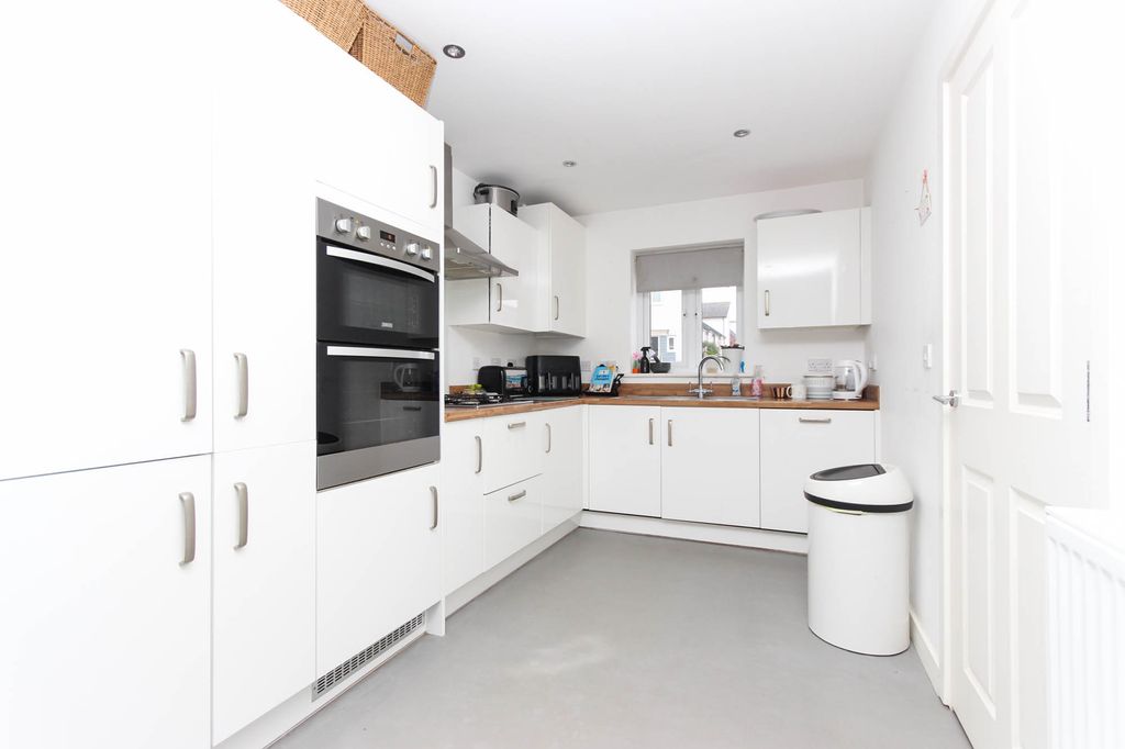 Property photo 2 of 16 Kitchen Area