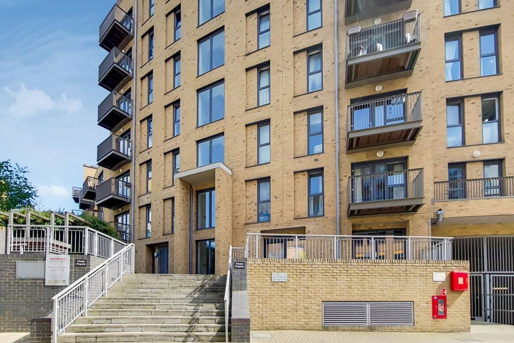 Property photo 2 of 8