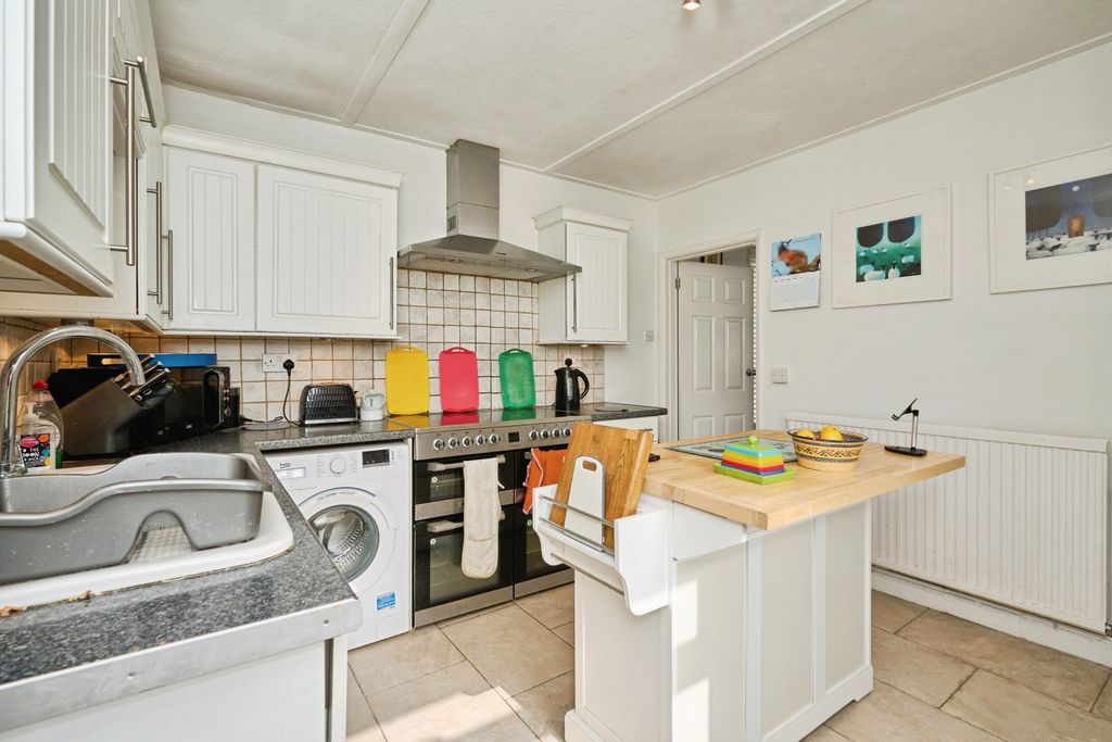 Property photo 3 of 15 Kitchen