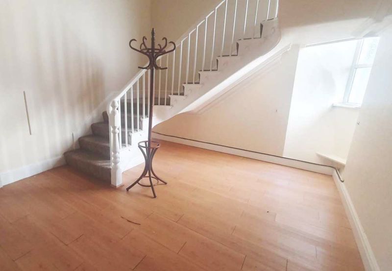Property photo 2 of 11 Entrance Hall