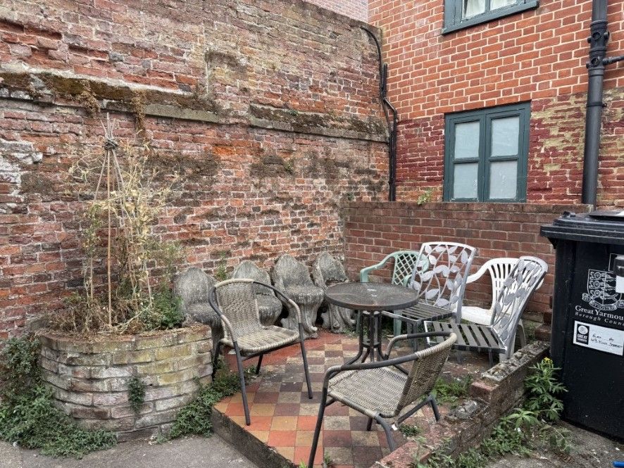 Property photo 2 of 8