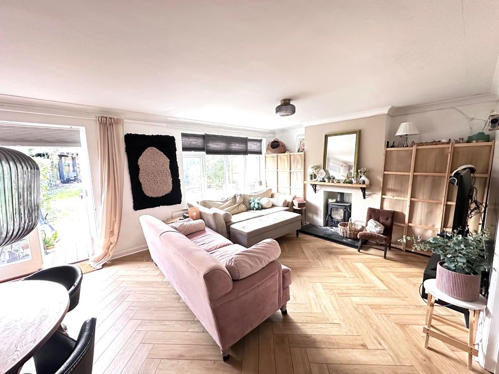 Property photo 3 of 11 4561703
