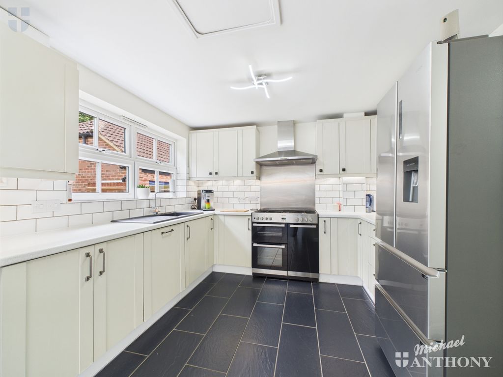 Property photo 2 of 23 Cam03218G0-Pr0687-Still007