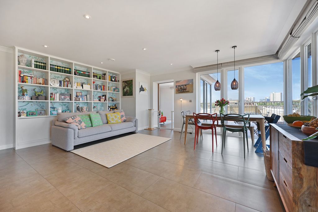 Property photo 3 of 11